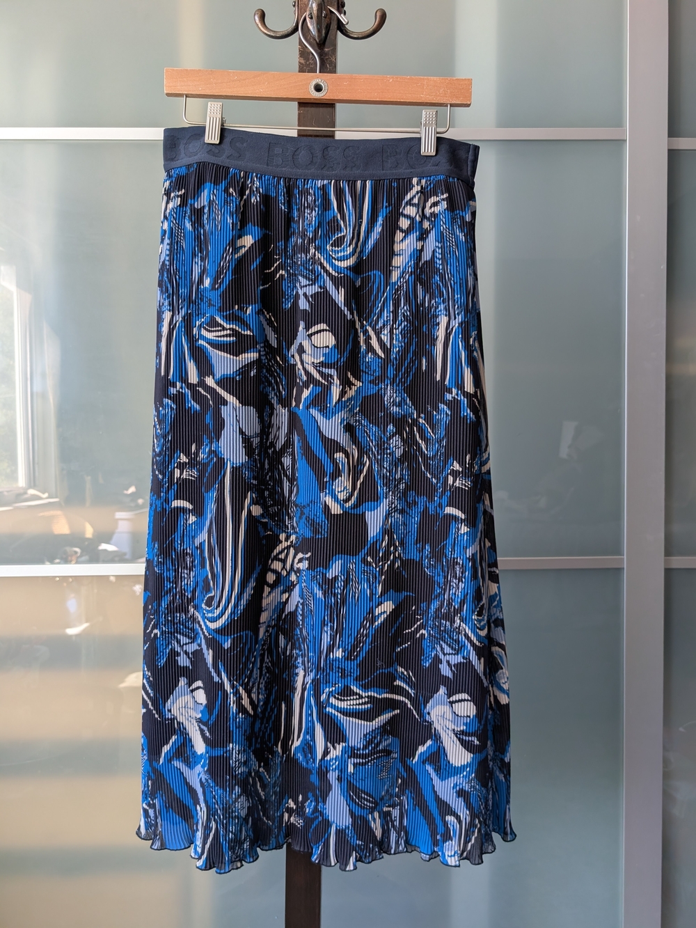 ✨Hugo Boss Pleated Blue Abstract Midi Skirt - Medium